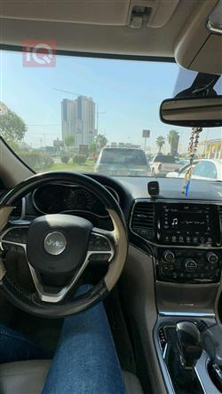 جیپ گراند شیرۆکی